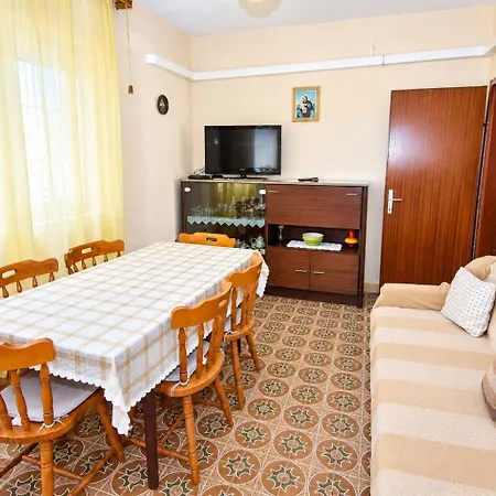 Lele Apartment *
